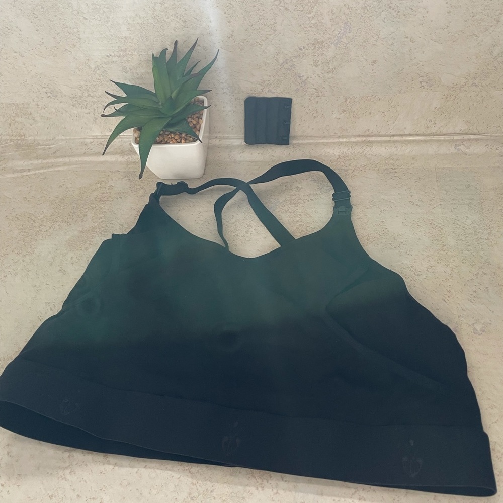 Hands free nursing bra